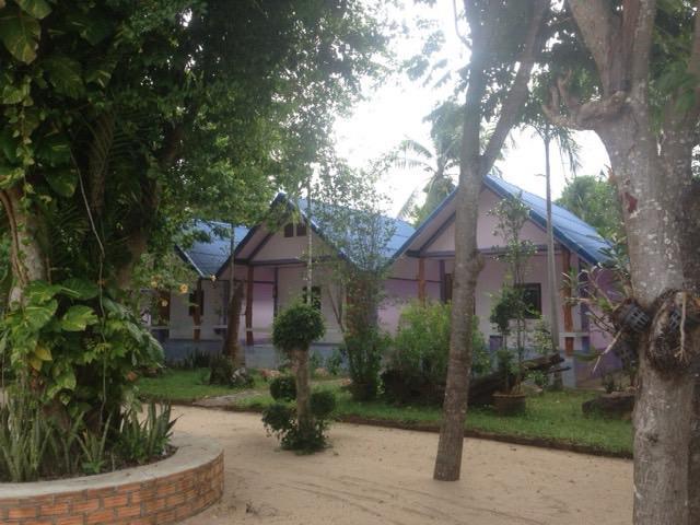 Roong Arun Resort Chaiya Экстерьер фото